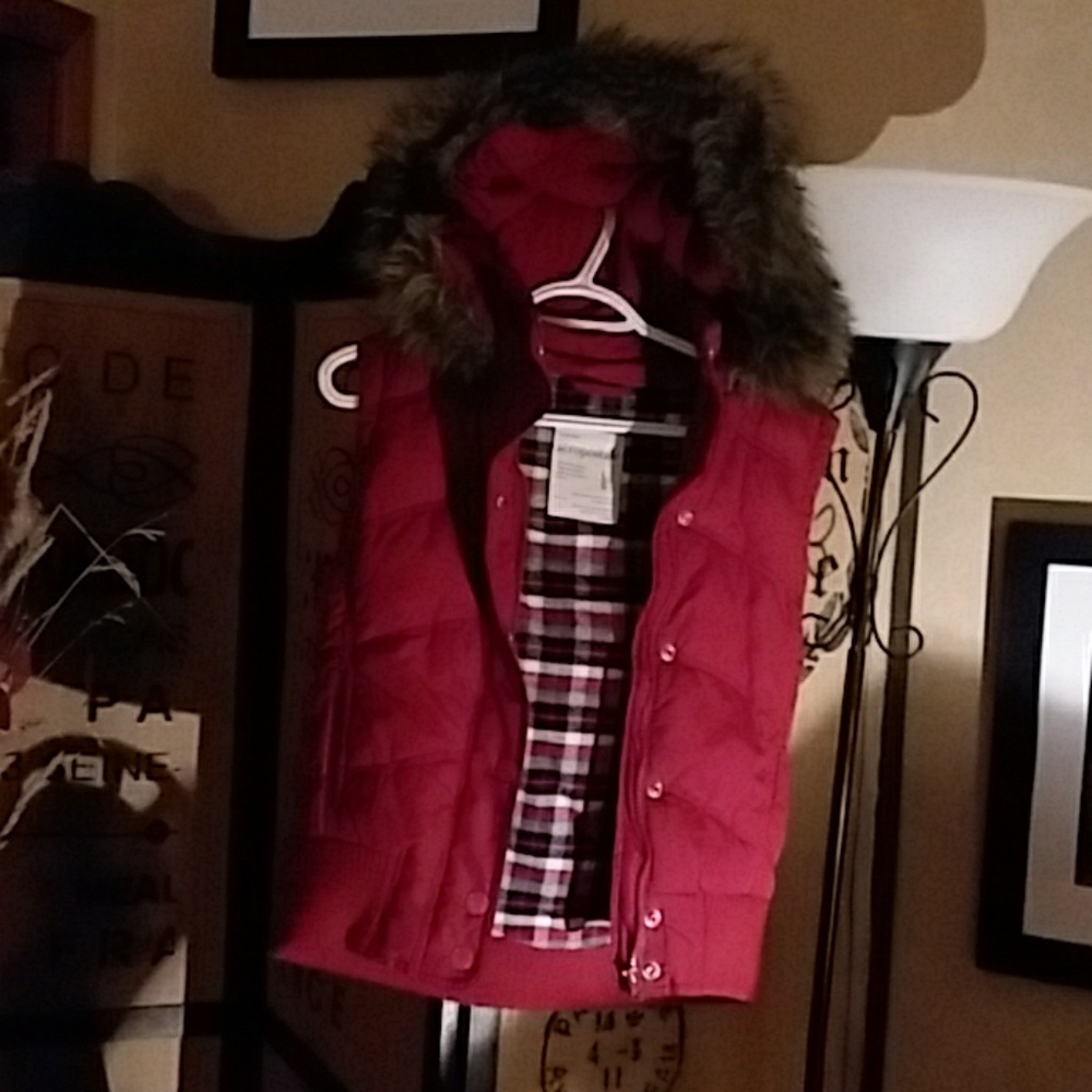 Red hooded Aeropostal ski vest